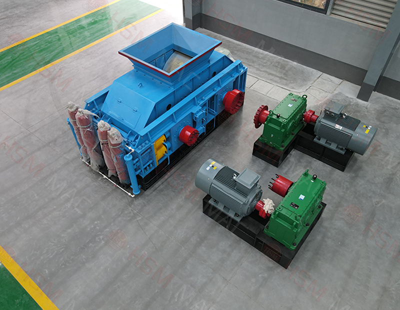 液壓對輥破碎機 鞏義廠家生產的液壓對輥破碎機,針對粘土、頁巖、爐渣等物料設計,結構堅固適應性強