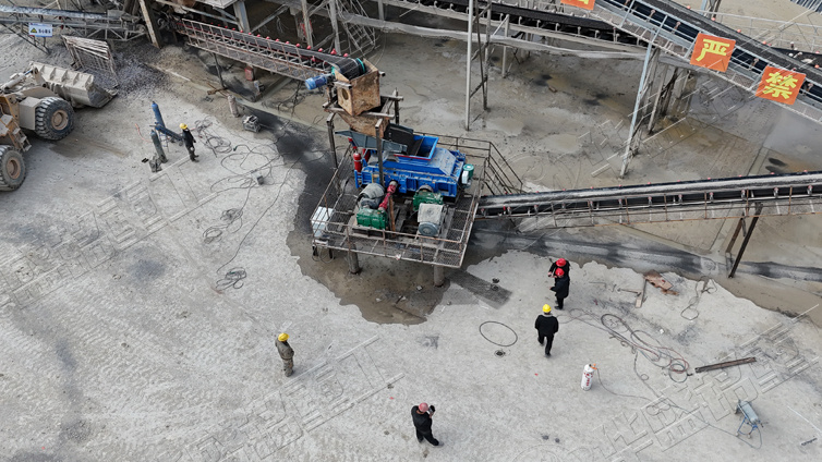 四川眉山1080液壓對(duì)輥機(jī)瓜米石生產(chǎn)線